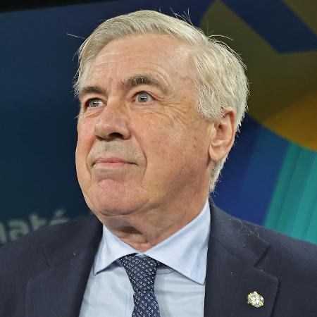 Carlo Ancelotti, técnico do Brasil, durante jogo contra o Paraguai