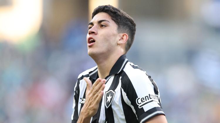 Jair, do Botafogo, celebra gol sobre o Seattle Sounders em confronto do Mundial Jair, do Botafogo, celebra gol sobre o Seattle Sounders em confronto do Mundial