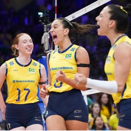 Jogadoras do Brasil celebram ponto contra a Alemanha, em duelo pela Liga das Nações Jogadoras do Brasil celebram ponto contra a Alemanha, em duelo pela Liga das Nações