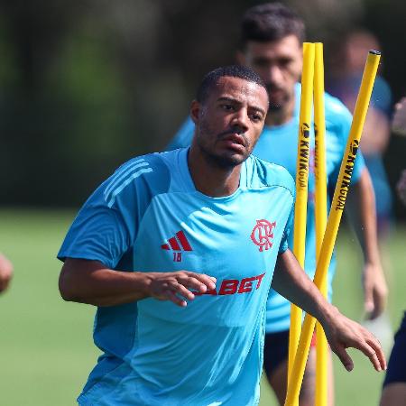 De la Cruz treina com Flamengo em preparação para o jogo contra o Bayern no Mundial De la Cruz treina com Flamengo em preparação para o jogo contra o Bayern no Mundial