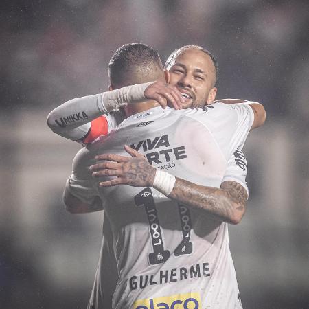 Neymar comemora gol marcado pelo Santos contra a Desportiva Ferroviária em amistoso
