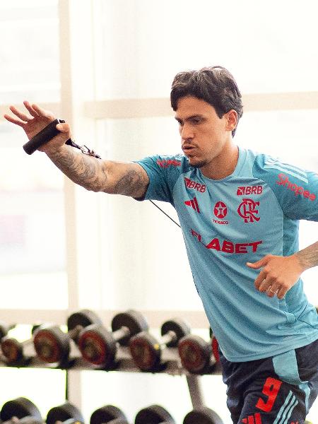 Pedro durante atividade física no Nino do Urubu