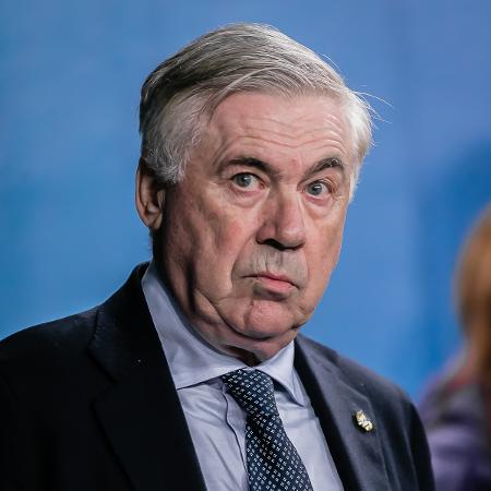 Técnico da seleção subiu ao palco durante 2º Fórum de Treinadores de Futebol de Futebol