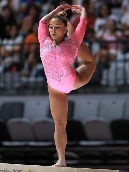 Flávia Saraiva na final da trave no Mundial de ginástica artística