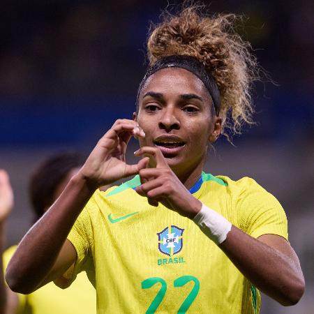 Luany comemora gol marcado pelo Brasil contra a Itália em amistoso no futebol feminino Luany comemora gol marcado pelo Brasil contra a Itália em amistoso no futebol feminino