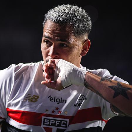 Luciano celebra gol em São Paulo x Bahia, duelo do Brasileirão