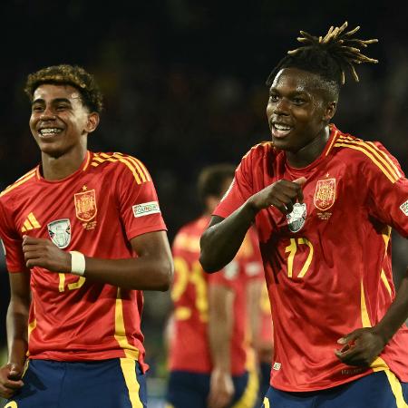 Nico Williams e Lamine Yamal comemoram