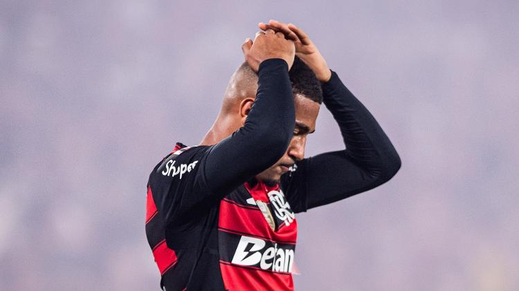 Samuel Lino lamenta chance perdida em Flamengo x Cruzeiro, partida do Brasileirão Samuel Lino lamenta chance perdida em Flamengo x Cruzeiro, partida do Brasileirão