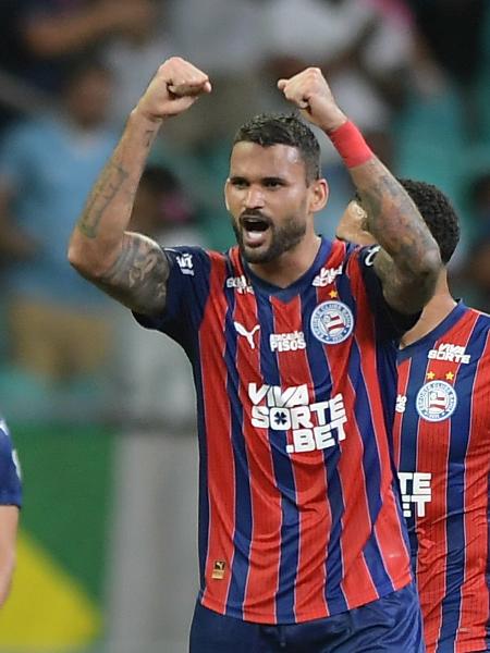 Willian José comemora gol do Bahia sobre o Flamengo