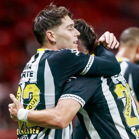 Barreal celebra gol em Inter x Santos