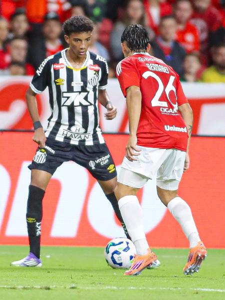 Robinho Jr em ação durante Inter x Santos, partida do Brasileirão