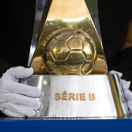 Os oito jogos finais da 2ª divisão começam às 16h30 e vão decidir quem sobe e quem cai