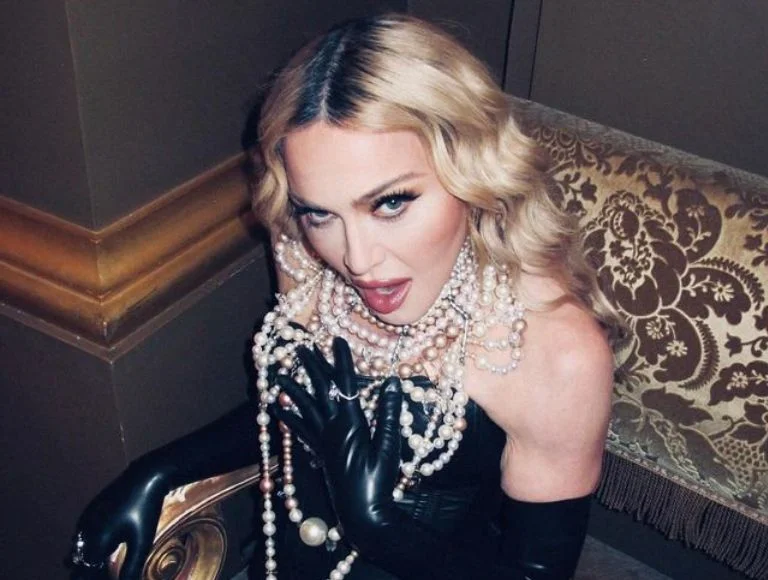 Madonna deixa recado a fãs brasileiros a um mês de show: "Safada está chegando"