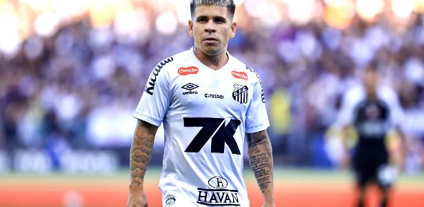 Soteldo solicita saída e negociação entre Santos e Fluminense avança