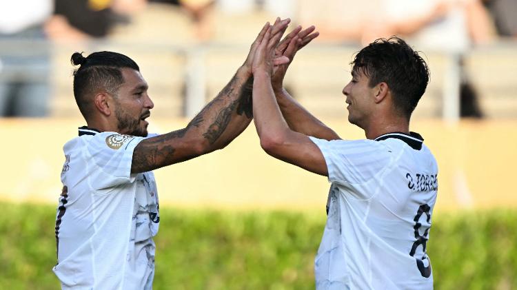 Monterrey aplicou 3 a 0 no Urawa em 45 minutos