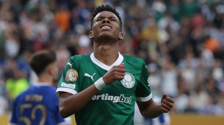 Estêvão se lamenta durante Palmeiras x Porto, jogo do Mundial Estêvão se lamenta durante Palmeiras x Porto, jogo do Mundial