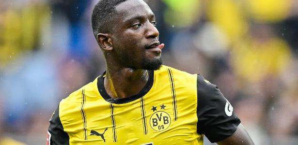 Rival do Fluminense, artilheiro do Dortmund supera Haaland e Lewa