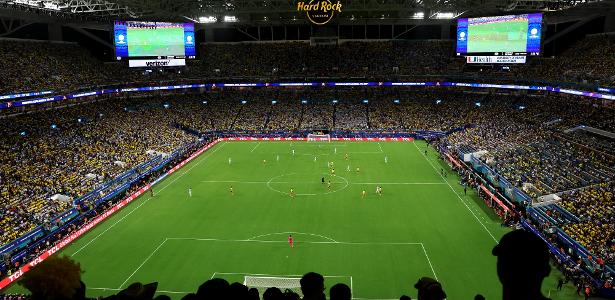 Mundial inicia com torcedores receosos de deportação do estádio