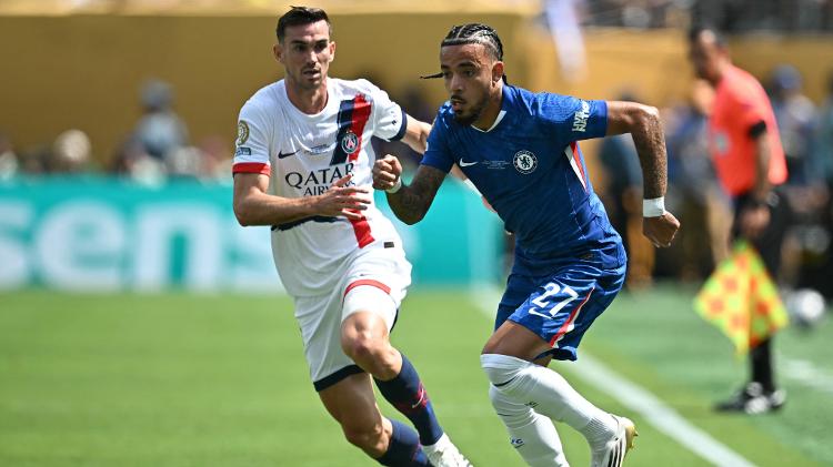 Fabián Ruiz, do PSG, e Malo Gusto, do Chelsea, disputam a bola na final do Mundial Fabián Ruiz, do PSG, e Malo Gusto, do Chelsea, disputam a bola na final do Mundial