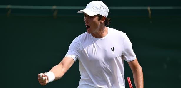 Fonseca vence Brooksby em 3h13min e avança à 3ª fase de Wimbledon