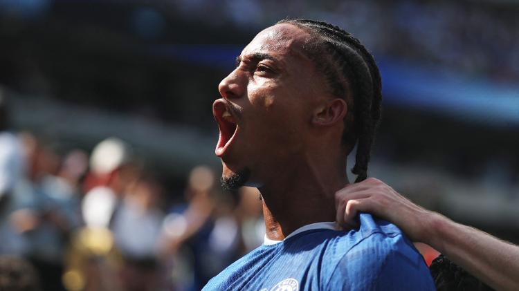 João Pedro brilhou com gol de cavadinha e encerrou 1º tempo quase perfeito do Chelsea João Pedro brilhou com gol de cavadinha e encerrou 1º tempo quase perfeito do Chelsea