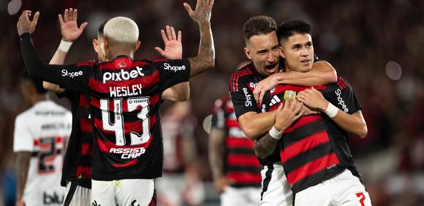 Flamengo brilha e derrota o São Paulo com golaço de ex na estreia de Crespo