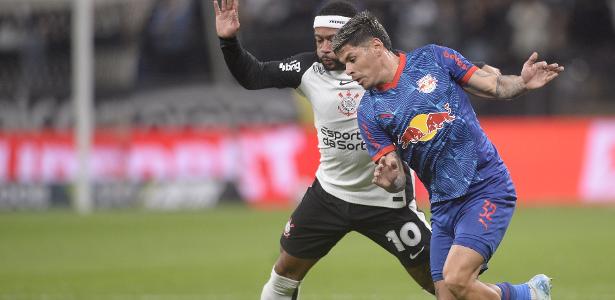 Bragantino vence Corinthians na Arena com um goleiro herói no fim
