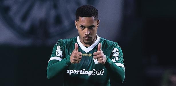 Em tarde intensa, Vitor Roque recebe previsão ousada de Abel