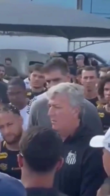 Futebol: ‘Deveriam levar um tapa na cara’ – Protesto no CT do Santos
