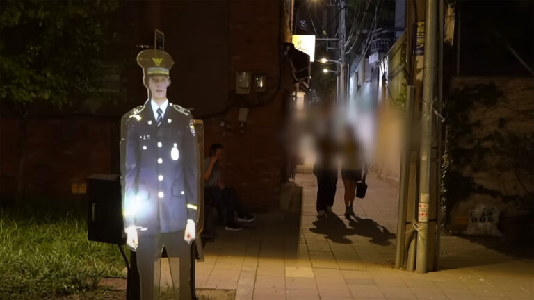 Coreia do Sul usa polícias holográficos para combater criminalidade em parques de Seul