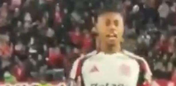 Conmebol reporta Bruno Henrique por gestos obscenos