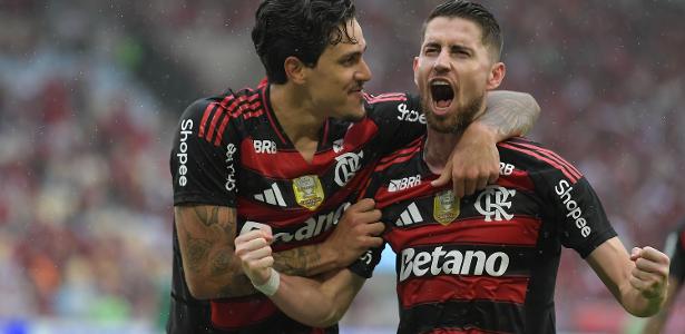 Flamengo triunfa sobre Palmeiras e intensifica disputa pelo título brasileiro
