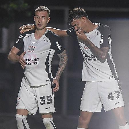 Charles comemora gol durante Vitória x Corinthians, partida do Brasileirão Charles comemora gol durante Vitória x Corinthians, partida do Brasileirão