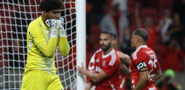 Ex-árbitros têm opiniões diferentes sobre pênalti do Inter contra o Corinthians