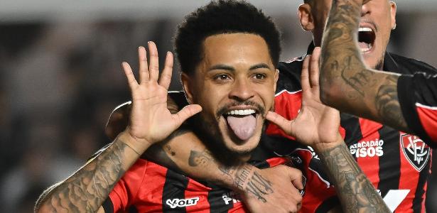 Vitória supera Santos em noite de VAR e agita disputa do Z4