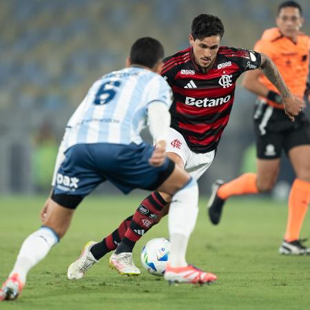 Pedro em ação durante Flamengo x Racing, jogo da Libertadores