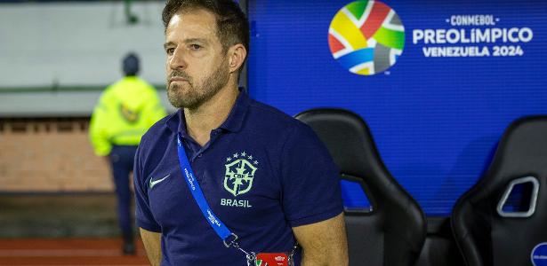 CBF dispensa Ramon Menezes do cargo de técnico da seleção sub-20