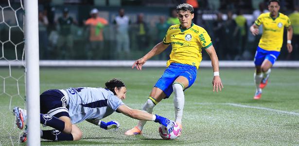 Flamengo e Palmeiras enfrentam dificuldades no Brasileiro, focando na Libertadores
