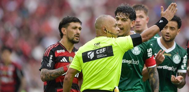 Arbitragem foi decisiva em Flamengo x Palmeiras? Colunistas discordam