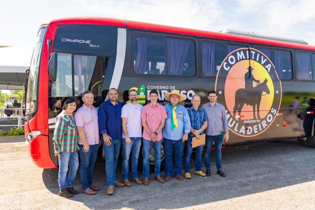 Prefeitura de Paraíso entrega ônibus e baú para caminhão aos Muladeiros, durante abertura de marcha comemorativa – Surgiu