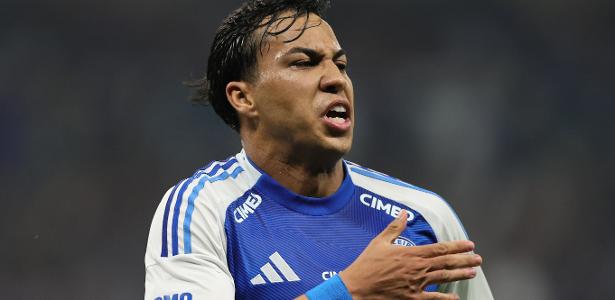 Cruzeiro vence Corinthians com espetáculo de Kaio Jorge e mantém luta pelo título