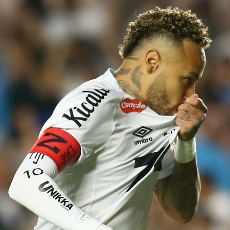 Neymar comemora gol do Santos sobre o Mirassol em jogo do Brasileirão