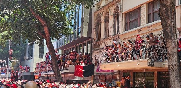 Festa do Título tem torcida nas marquises e cabeça de porco
