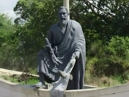 “O peixe e o cacetinho”: estátua de São Pedro no RS escandaliza moradores e viraliza na web