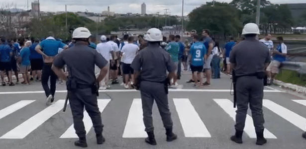 Corintianos e cruzeirenses se enfrentam em Itaquera antes da final