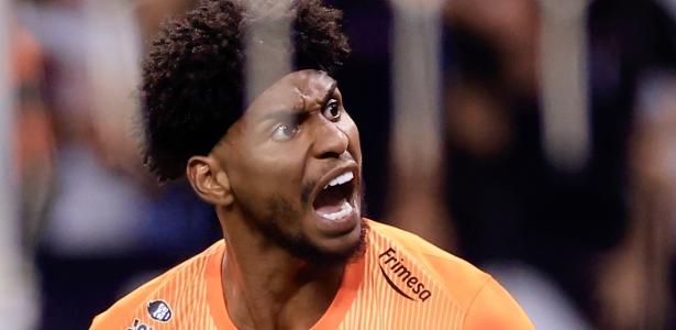 Hugo se destaca nos pênaltis, Corinthians vence Cruzeiro e avança à final